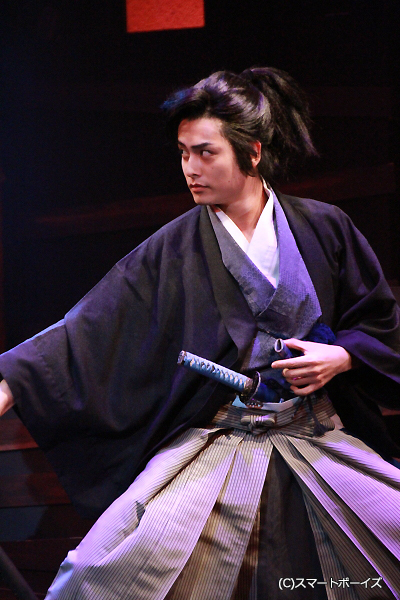幕府の隠密・比良坂役の伊坂達也さん。華麗な殺陣を披露してました。