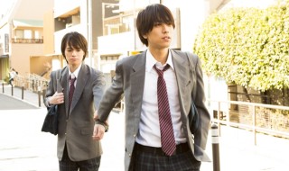 (写真左から)女装男子・八代(横田龍儀)と、彼の女装姿に一目惚れした百瀬(黒羽麻璃央)。渋谷の街で始まる、異色のラブストーリー
