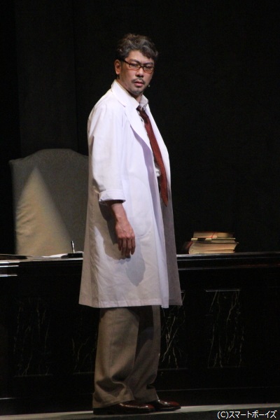 リヤン・ハワード役の岸祐二さん フィロソフィー・ユニバーシティーの教授で、タイラーの父親でもある