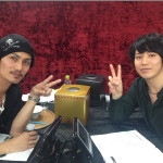 (右から)加藤和樹さんと鎌苅健太さん、特別番組でのKKコンビ復活2ショット！