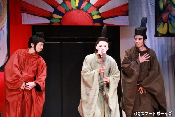 何故かシートマスク姿の森本さん(中央)。顔芸でも笑わせてくれます！