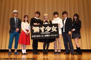 写真左から、内田監督、美山加恋さん、小林豊さん、佐藤すみれさん、小野賢章さん、本田剛文さん、上野優華さん