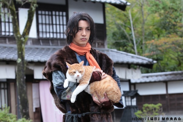 大野拓朗さんが、猫を抱いたエリート忍者に！