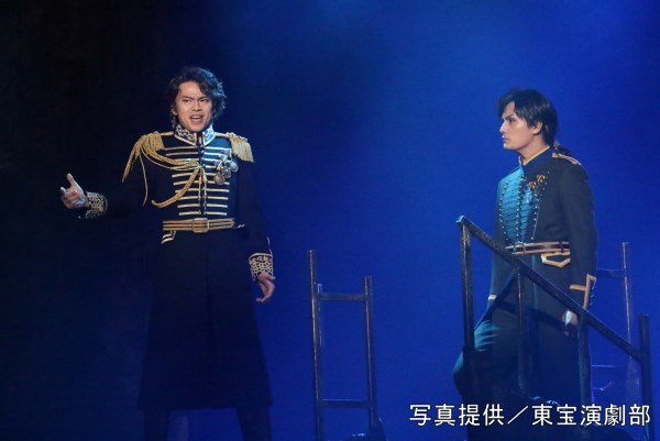 舞台写真が到着！　(左から)ビクター役の中川晃教さん、アンリ役の加藤和樹さん