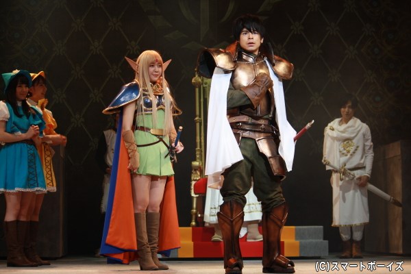 多田愛佳さん演じるエルフの娘、ディードリット(左)も旅の仲間に