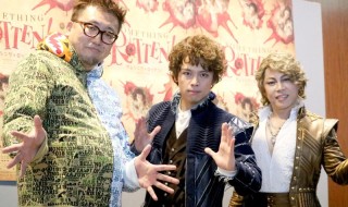 (左から)演出家の福田雄一さん、主演の中川晃教さん、共演の西川貴教さん