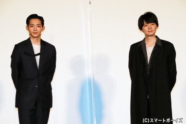 W主演の古川雄輝さん(右)と竜星涼さん(左)