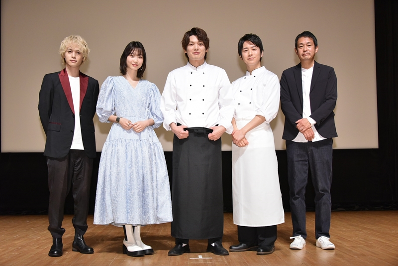 （左より）横田龍儀さん、岡本夏美さん、崎山つばささん、村井良大さん、古厩智之監督
