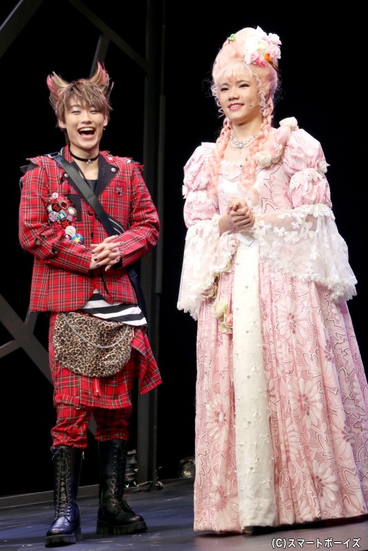 猫役の檜山さん＆公演終盤では姫役としてドレス姿も披露する瀧さん